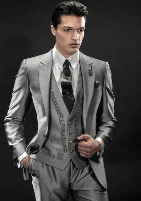 2017 New Arrival Italian Silver Men Tuxedos Embroidery Wedding Suits