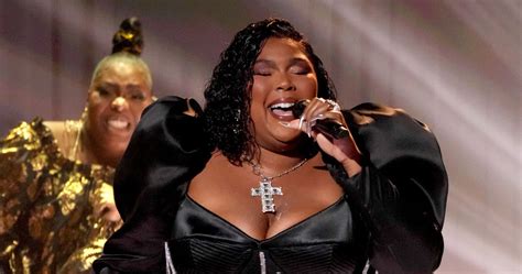 Lizzo Stuns In 'Special' Grammys 2023 Performance - Pedfire