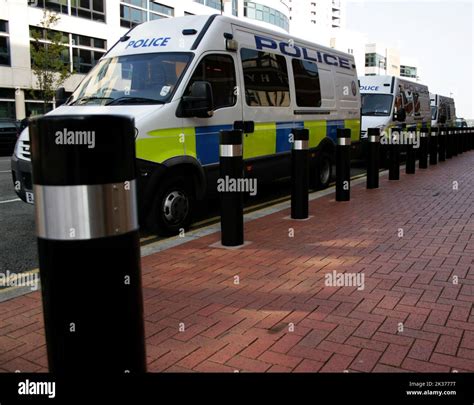 Waiting Police Vehicle Hi Res Stock Photography And Images Alamy