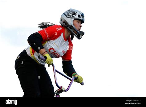 La China Yawen Deng Compite En La Final De Lite Femenina De Bmx