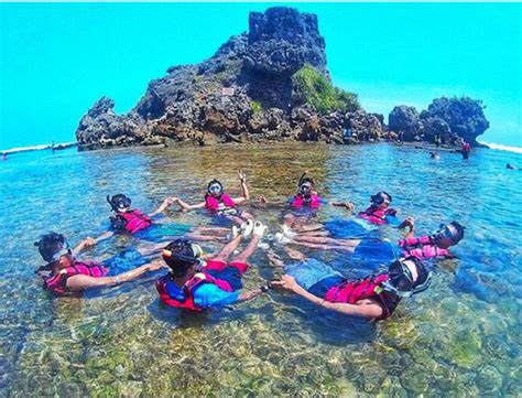 Snorkeling Di Pantai Nglambor Dengan Air Yang Jernih Java Tour Asian