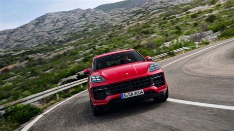 2025 Porsche Cayenne GTS First Drive Review: An SUV Moonlighting As a ...