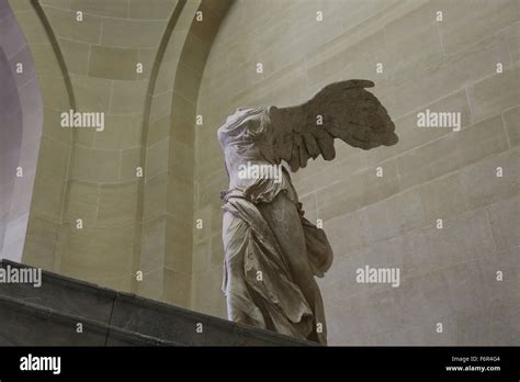 The winged victory louvre hi-res stock photography and images - Alamy