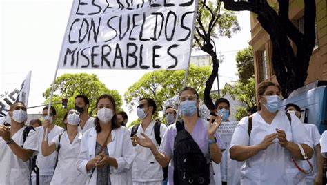 Trabajadores De La Salud De Ate En La Ciudad Realizan Un Paro Y Movilización Gestión Sindical