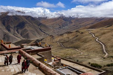 Monges Tibetanas Monast Rio De Ganden Tibet Foto Editorial Imagem