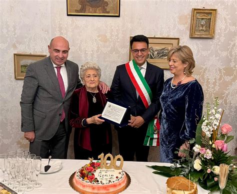 Cento Anni E Non Sentirli A Riposto Festa Grande Per Nonna Maria La