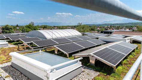 Das Solarkraftwerk Auf Dem Dach Der Dichte Bau