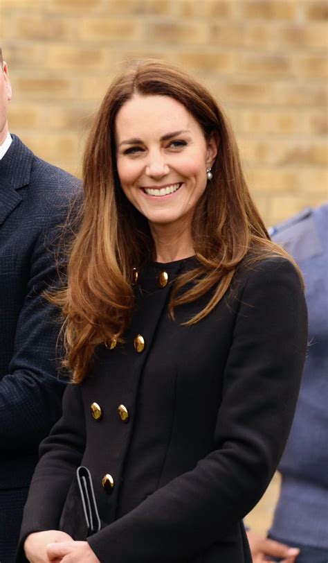 Kate Middleton Looks Drop Dead Gorgeous In Black Scrolller