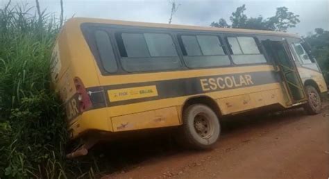 Em Parauapebas Nibus Escolar Cheio De Estudantes Quase Provoca