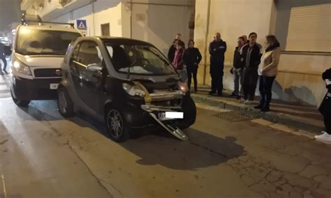 Lavocedimanduria It Manduria Auto Abbandonata Sul Centro Strada