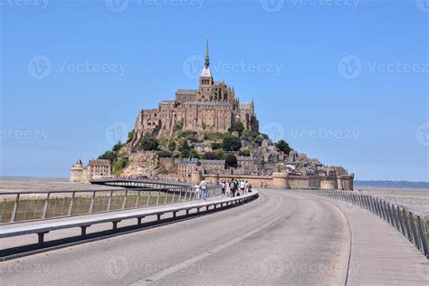 Le Mont Saint Michel tidal island 14789903 Stock Photo at Vecteezy