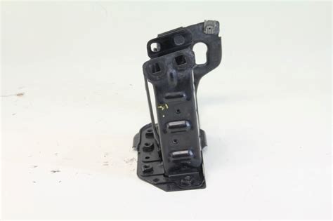 Mercedes C240 01 05 C320 Front Left Bumper Reinforcement Bracket Mount