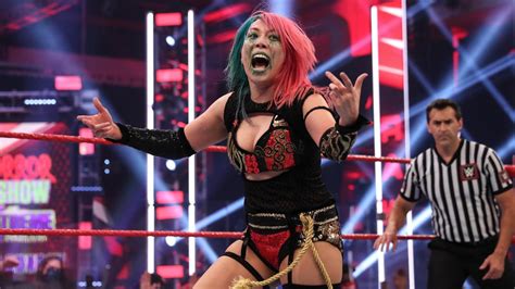 【wwe】アスカが9カ月ぶり復帰「ワシがアスカじゃあ～」前ロウ女子王者リンチに鼻ピン！ プロレス写真ニュース 日刊スポーツ