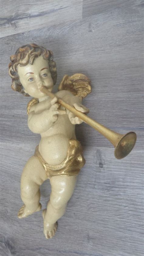 Schnitzerei Holzfigur Farbiger Engel Mit Trompete Wandfigur