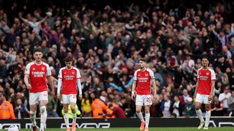 Arsenal 0 2 Aston Villa Gunners Are Stunned In Title Race As Leon