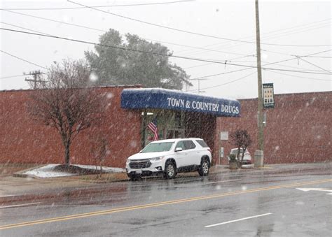 Snow falling in Taylorsville – The Taylorsville Times