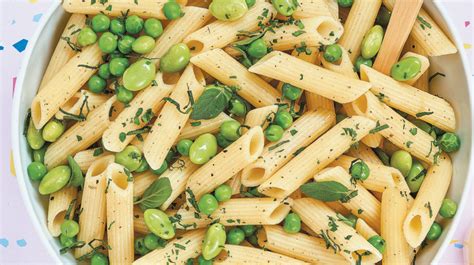 Ensalada De Pasta Con Chícharos Y Edamames Con Aderezo De Azafrán