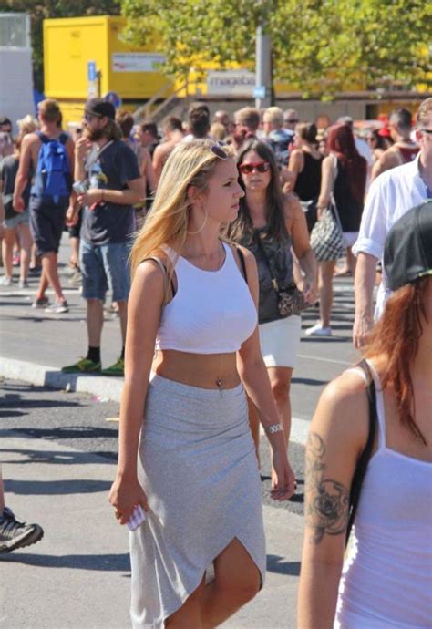 Beautiful And Sexy Girls Spotted In The Street 47 Pics