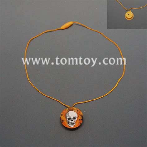 Skull Plastics Medallion With Lanyards Tomtoy