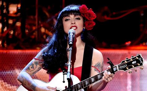 Mon Laferte La Historia Detr S De La Canci N Tu Falta De Querer