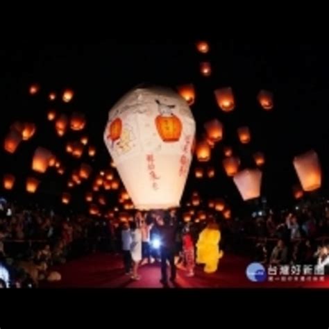 新北平溪天燈節 三麗鷗明星主燈升空民眾驚呼卡哇伊 Enews新聞網