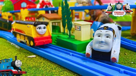 Thomas And Friends Kereta Rebecca Membawa Dinosaurus Dan Telurnya