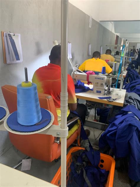 Lion Uniformes De Trabalho Luanda Angola