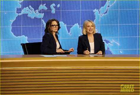 Amy Poehler And Tina Fey Throw Back To Their Snl Days While Presenting