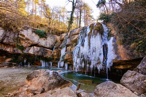 L allau de visitants als gorgs glaçats obliga a restringir l accés al