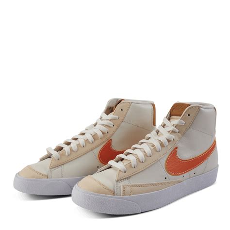 Blazer Mid 77 Emb Nike Solestory