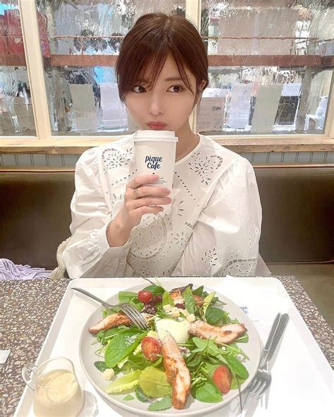 西谷麻糸呂さんのインスタグラム写真 西谷麻糸呂instagram「事務所で打ち合わせしてきました ︎ 写真は Gelatopiquecafe 行ったときの☺︎ ダイエット中だから