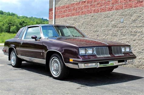 1985 Cutlass Supreme Brougham Catalog
