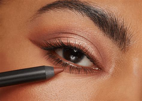 How To Draw Eyeliner Under Eye